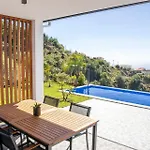 Rouxinol Villa *