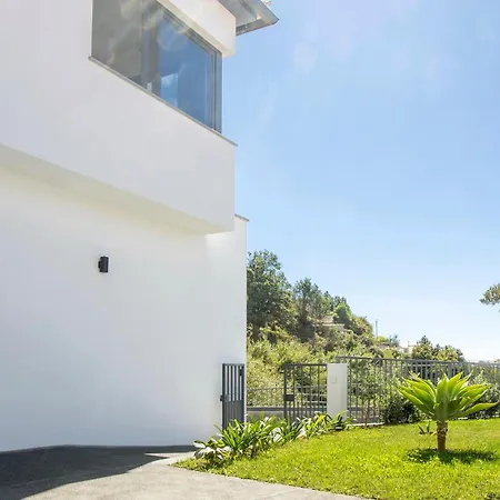 Rouxinol Villa *