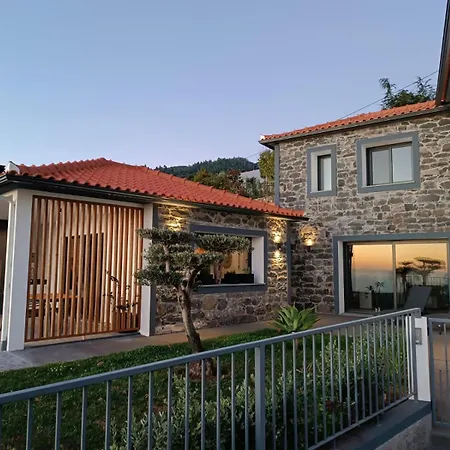 Rouxinol Villa *