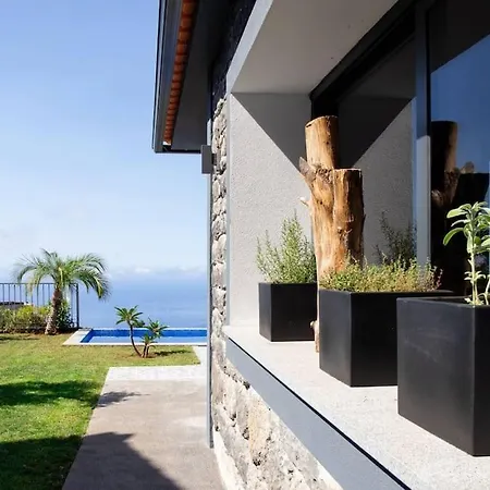 Rouxinol Villa