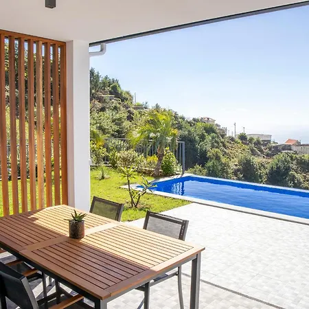 Rouxinol Villa *